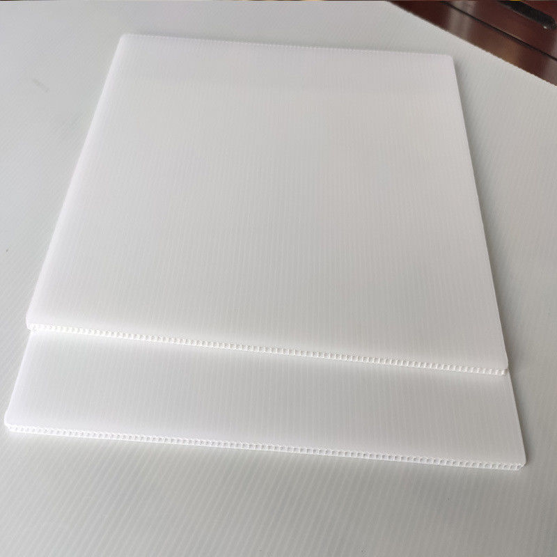 صفائح بلاستيكية مموجة معاد تدويرها بنفايات 6 مم كوروبلاست 4 X 8 Sheets