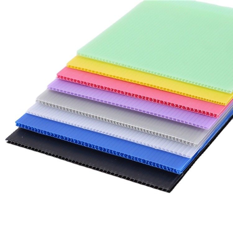 ورقة الكورفلوت 2mm 3mm 4mm 5mm 6mm 7mm ورقة بلاستيكية ملفوفة correx board polypropylene honeycomb panel