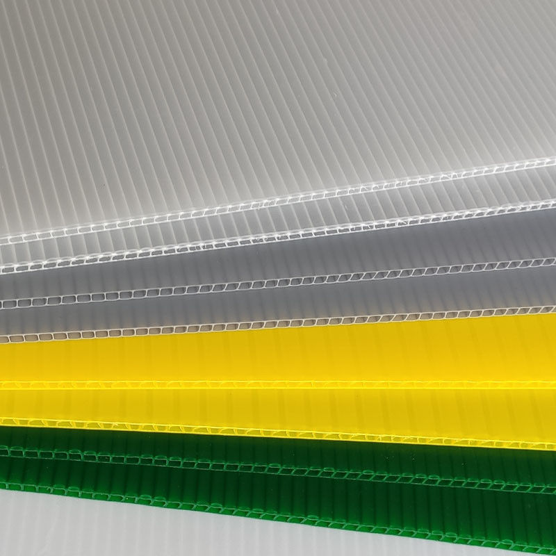 4ft X 8ft جدار مزدوج الصفائح البلاستيكية المموجة مقاومة UV للتعبئة والتغليف الصديق للبيئة